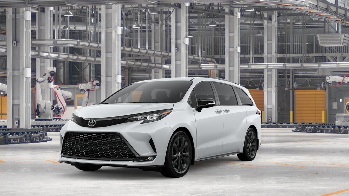 2026 Toyota Sienna XSE 7-Passenger Hybrid FWD's photo