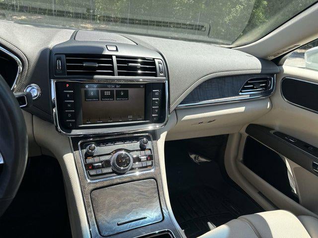 2017 Lincoln Continental Select