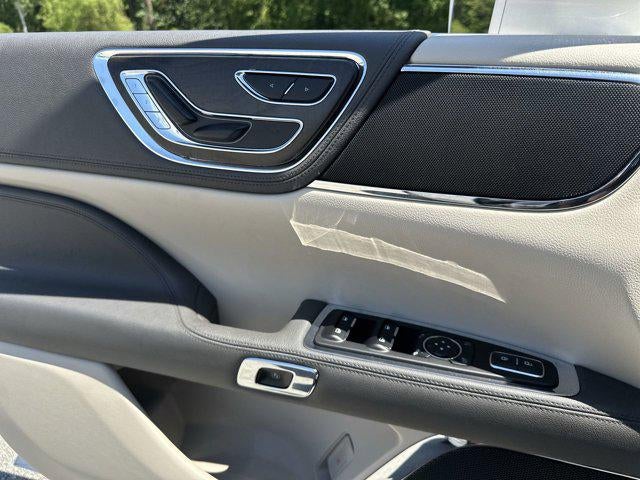 2017 Lincoln Continental Select