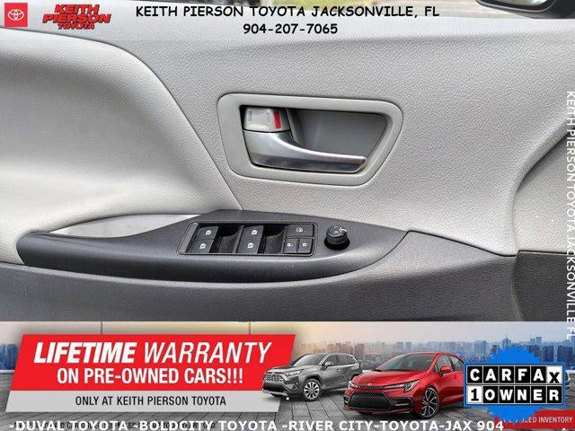 2020 Toyota Sienna LE Auto Access Seat