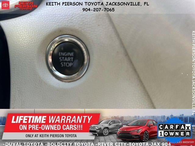 2025 Toyota Corolla Hatchback SE